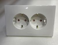 Зунис белый розетка скрытая 2-мест заземление IP20 горизонтальная