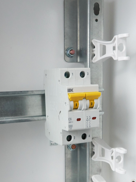 Автомат 2Р 6А C 6кА ВА47-60М IEK 