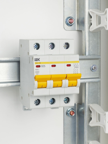 Автомат 3Р 25А B 4,5кА ВА47-29 IEK 